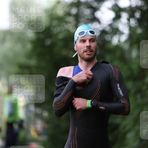 15.06.2025 - 7 Türme Triathlon Michael Strokosch http://msf.ph/oto/7928901 15.06.2025 09:24:29 Schwimmen 1, 20 meine-sportfotos.de