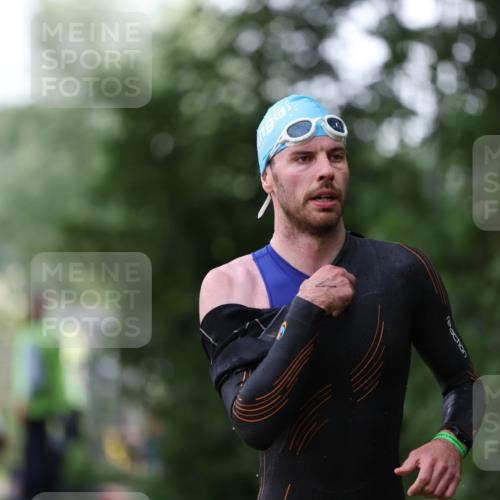 15.06.2025 - 7 Türme Triathlon Michael Strokosch http://msf.ph/oto/7928902 15.06.2025 09:24:29 Schwimmen 1, 20 meine-sportfotos.de