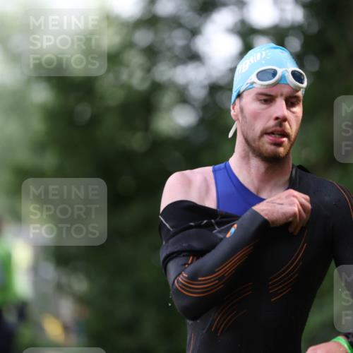 15.06.2025 - 7 Türme Triathlon Michael Strokosch http://msf.ph/oto/7928903 15.06.2025 09:24:30 Schwimmen 1, 20 meine-sportfotos.de