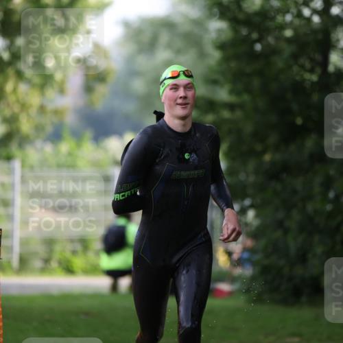 15.06.2025 - 7 Türme Triathlon Michael Strokosch http://msf.ph/oto/7928907 15.06.2025 09:24:56 Schwimmen 43 meine-sportfotos.de