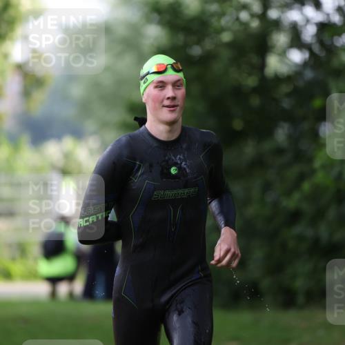 15.06.2025 - 7 Türme Triathlon Michael Strokosch http://msf.ph/oto/7928909 15.06.2025 09:24:56 Schwimmen 43 meine-sportfotos.de