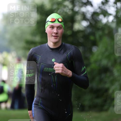 15.06.2025 - 7 Türme Triathlon Michael Strokosch http://msf.ph/oto/7928910 15.06.2025 09:24:57 Schwimmen 43 meine-sportfotos.de
