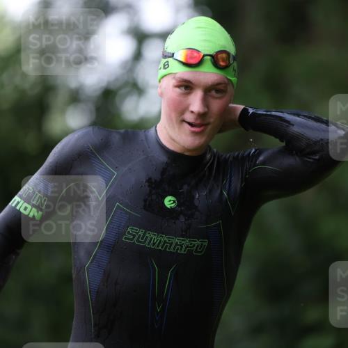 15.06.2025 - 7 Türme Triathlon Michael Strokosch http://msf.ph/oto/7928913 15.06.2025 09:24:57 Schwimmen 43 meine-sportfotos.de