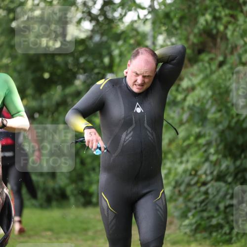 15.06.2025 - 7 Türme Triathlon Michael Strokosch http://msf.ph/oto/7928937 15.06.2025 09:25:31 Schwimmen 16, 56, 57, 58, 59, 60, 77 meine-sportfotos.de