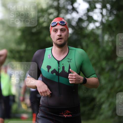 15.06.2025 - 7 Türme Triathlon Michael Strokosch http://msf.ph/oto/7928942 15.06.2025 09:25:33 Schwimmen 16, 56, 57, 58, 59, 60, 77 meine-sportfotos.de