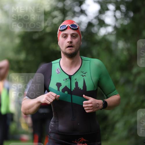 15.06.2025 - 7 Türme Triathlon Michael Strokosch http://msf.ph/oto/7928943 15.06.2025 09:25:33 Schwimmen 16, 56, 57, 58, 59, 60, 77 meine-sportfotos.de