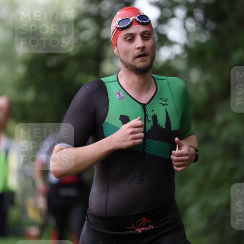 15.06.2025 - 7 Türme Triathlon Michael Strokosch http://msf.ph/oto/7928944 15.06.2025 09:25:33 Schwimmen 16, 56, 57, 58, 59, 60, 77 meine-sportfotos.de
