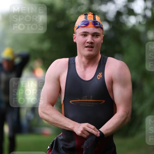 15.06.2025 - 7 Türme Triathlon Michael Strokosch http://msf.ph/oto/7929033 15.06.2025 09:26:18 Schwimmen 4, 44, 66, 67, 68, 69, 70 meine-sportfotos.de