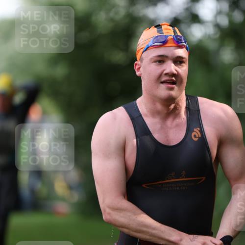 15.06.2025 - 7 Türme Triathlon Michael Strokosch http://msf.ph/oto/7929034 15.06.2025 09:26:18 Schwimmen 4, 44, 66, 67, 68, 69, 70 meine-sportfotos.de