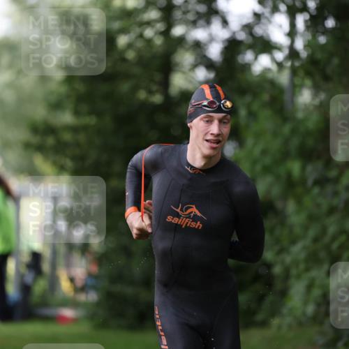 15.06.2025 - 7 Türme Triathlon Michael Strokosch http://msf.ph/oto/7929052 15.06.2025 09:26:25 Schwimmen 66, 67, 68, 70 meine-sportfotos.de