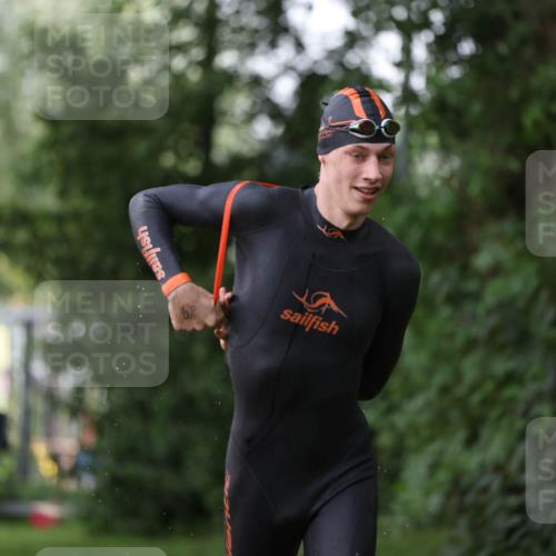 15.06.2025 - 7 Türme Triathlon Michael Strokosch http://msf.ph/oto/7929053 15.06.2025 09:26:25 Schwimmen 66, 67, 68, 70 meine-sportfotos.de