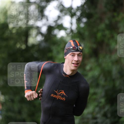15.06.2025 - 7 Türme Triathlon Michael Strokosch http://msf.ph/oto/7929054 15.06.2025 09:26:26 Schwimmen 66, 67, 68, 70 meine-sportfotos.de