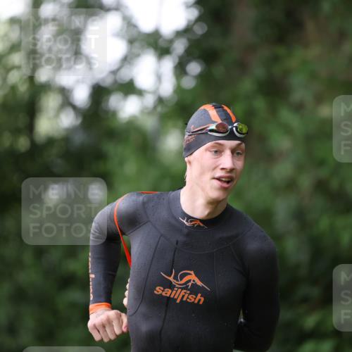 15.06.2025 - 7 Türme Triathlon Michael Strokosch http://msf.ph/oto/7929055 15.06.2025 09:26:26 Schwimmen 66, 67, 68, 70 meine-sportfotos.de