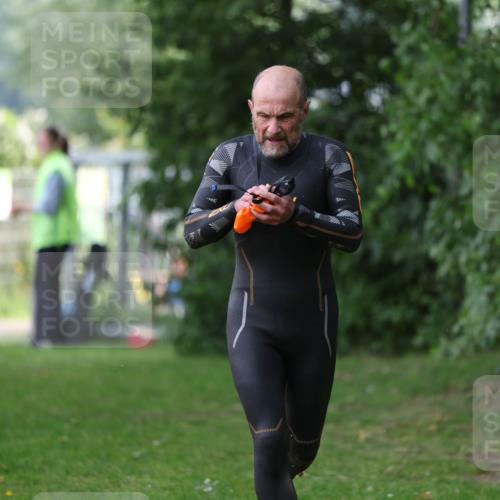 15.06.2025 - 7 Türme Triathlon Michael Strokosch http://msf.ph/oto/7929063 15.06.2025 09:26:54 Schwimmen 5, 53, 54, 55 meine-sportfotos.de