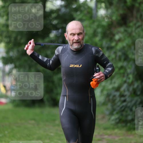 15.06.2025 - 7 Türme Triathlon Michael Strokosch http://msf.ph/oto/7929065 15.06.2025 09:26:55 Schwimmen 5, 53, 54, 55 meine-sportfotos.de