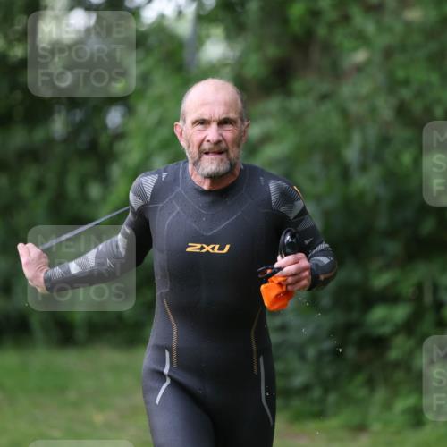 15.06.2025 - 7 Türme Triathlon Michael Strokosch http://msf.ph/oto/7929067 15.06.2025 09:26:56 Schwimmen 5, 53, 54, 55 meine-sportfotos.de