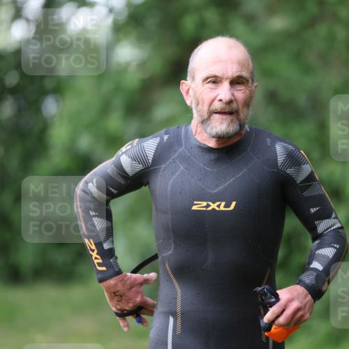15.06.2025 - 7 Türme Triathlon Michael Strokosch http://msf.ph/oto/7929070 15.06.2025 09:26:56 Schwimmen 5, 53, 54, 55 meine-sportfotos.de