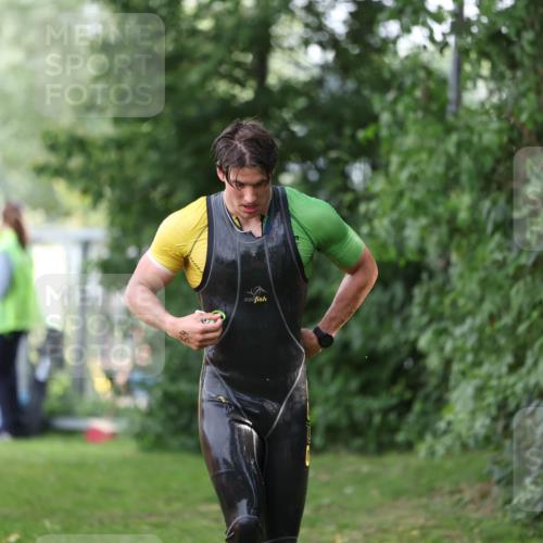 15.06.2025 - 7 Türme Triathlon Michael Strokosch http://msf.ph/oto/7929075 15.06.2025 09:27:00 Schwimmen 5, 53, 54, 55 meine-sportfotos.de