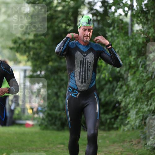 15.06.2025 - 7 Türme Triathlon Michael Strokosch http://msf.ph/oto/7929089 15.06.2025 09:27:06 Schwimmen 5, 53, 54, 55 meine-sportfotos.de