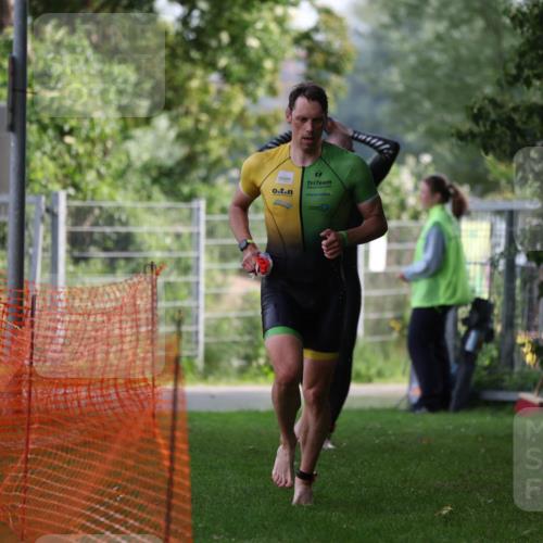 15.06.2025 - 7 Türme Triathlon Michael Strokosch http://msf.ph/oto/7929097 15.06.2025 09:27:23 Schwimmen 51, 52 meine-sportfotos.de