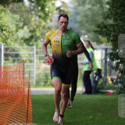 15.06.2025 - 7 Türme Triathlon Michael Strokosch http://msf.ph/oto/7929100 15.06.2025 09:27:24 Schwimmen 51, 52 meine-sportfotos.de
