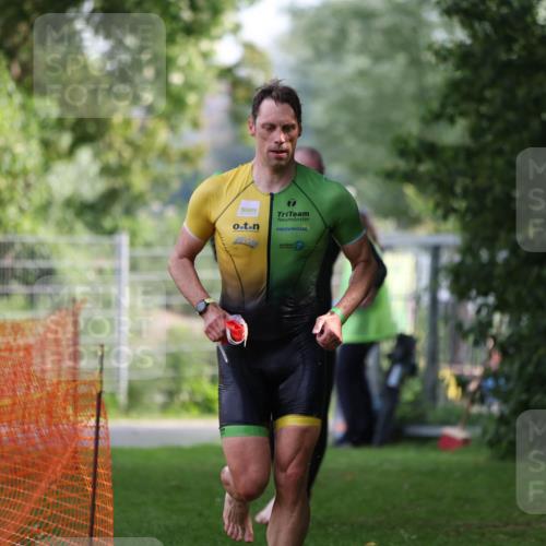 15.06.2025 - 7 Türme Triathlon Michael Strokosch http://msf.ph/oto/7929102 15.06.2025 09:27:24 Schwimmen 51, 52 meine-sportfotos.de