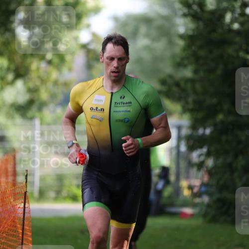 15.06.2025 - 7 Türme Triathlon Michael Strokosch http://msf.ph/oto/7929105 15.06.2025 09:27:25 Schwimmen 51, 52 meine-sportfotos.de