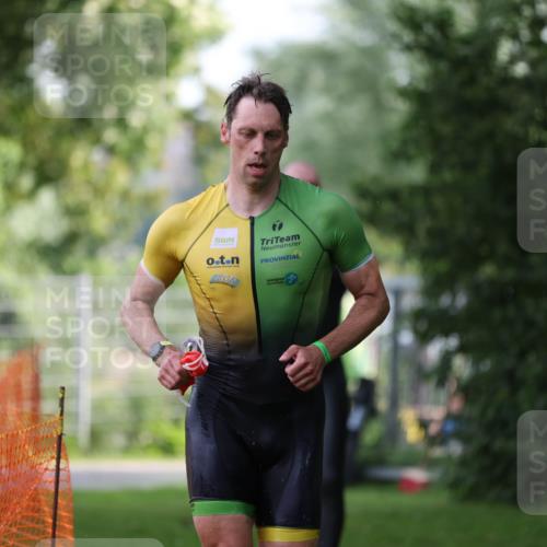 15.06.2025 - 7 Türme Triathlon Michael Strokosch http://msf.ph/oto/7929106 15.06.2025 09:27:25 Schwimmen 51, 52 meine-sportfotos.de