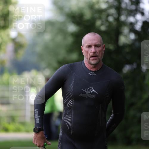 15.06.2025 - 7 Türme Triathlon Michael Strokosch http://msf.ph/oto/7929114 15.06.2025 09:27:28 Schwimmen 51, 52 meine-sportfotos.de