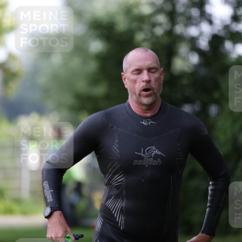 15.06.2025 - 7 Türme Triathlon Michael Strokosch http://msf.ph/oto/7929115 15.06.2025 09:27:29 Schwimmen 51, 52 meine-sportfotos.de