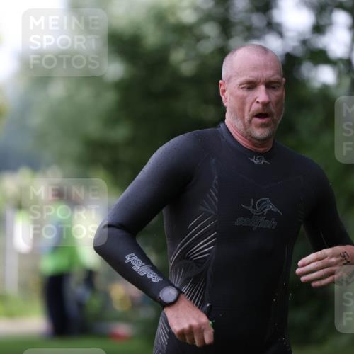 15.06.2025 - 7 Türme Triathlon Michael Strokosch http://msf.ph/oto/7929116 15.06.2025 09:27:29 Schwimmen 51, 52 meine-sportfotos.de