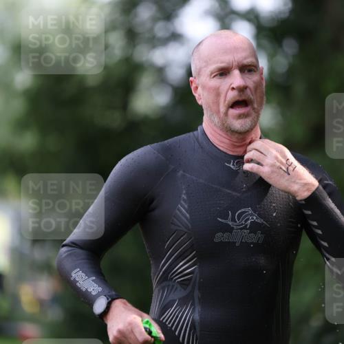 15.06.2025 - 7 Türme Triathlon Michael Strokosch http://msf.ph/oto/7929117 15.06.2025 09:27:29 Schwimmen 51, 52 meine-sportfotos.de
