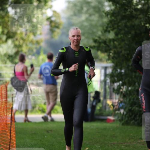 15.06.2025 - 7 Türme Triathlon Michael Strokosch http://msf.ph/oto/7929125 15.06.2025 09:27:57 Schwimmen 129, 131 meine-sportfotos.de