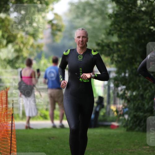 15.06.2025 - 7 Türme Triathlon Michael Strokosch http://msf.ph/oto/7929126 15.06.2025 09:27:57 Schwimmen 129, 131 meine-sportfotos.de
