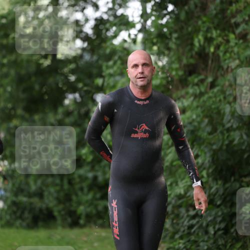 15.06.2025 - 7 Türme Triathlon Michael Strokosch http://msf.ph/oto/7929128 15.06.2025 09:27:58 Schwimmen 129, 131 meine-sportfotos.de