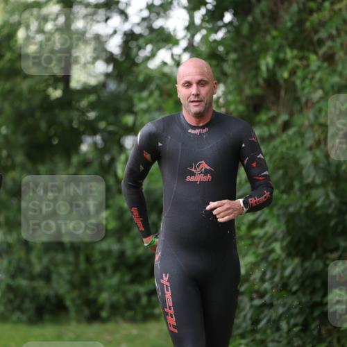 15.06.2025 - 7 Türme Triathlon Michael Strokosch http://msf.ph/oto/7929129 15.06.2025 09:27:59 Schwimmen 129, 131 meine-sportfotos.de