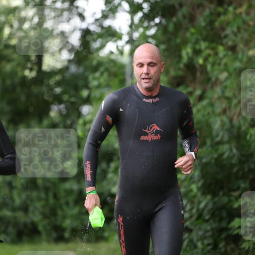 15.06.2025 - 7 Türme Triathlon Michael Strokosch http://msf.ph/oto/7929130 15.06.2025 09:27:59 Schwimmen 129, 131 meine-sportfotos.de