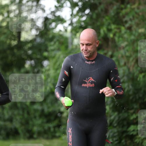 15.06.2025 - 7 Türme Triathlon Michael Strokosch http://msf.ph/oto/7929131 15.06.2025 09:27:59 Schwimmen 129, 131 meine-sportfotos.de