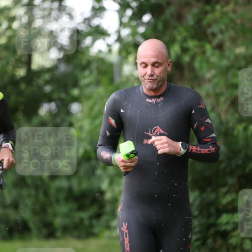 15.06.2025 - 7 Türme Triathlon Michael Strokosch http://msf.ph/oto/7929132 15.06.2025 09:27:59 Schwimmen 129, 131 meine-sportfotos.de