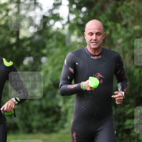15.06.2025 - 7 Türme Triathlon Michael Strokosch http://msf.ph/oto/7929133 15.06.2025 09:28:00 Schwimmen 129, 131 meine-sportfotos.de