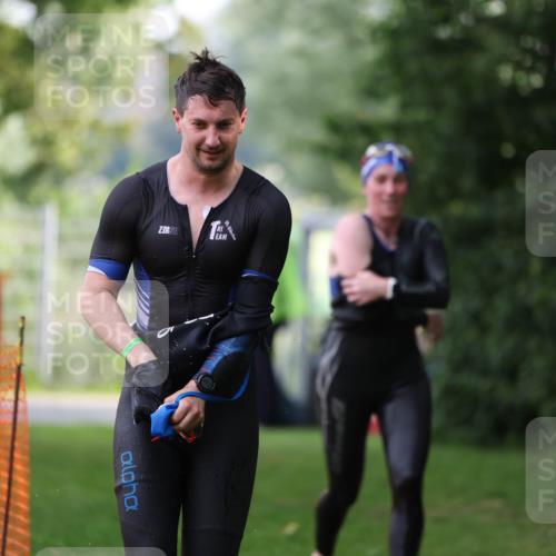 15.06.2025 - 7 Türme Triathlon Michael Strokosch http://msf.ph/oto/7929158 15.06.2025 09:29:15 Schwimmen 154, 155 meine-sportfotos.de