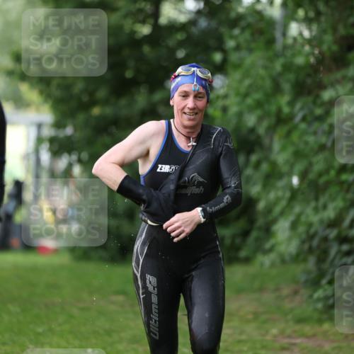 15.06.2025 - 7 Türme Triathlon Michael Strokosch http://msf.ph/oto/7929160 15.06.2025 09:29:16 Schwimmen 154, 155 meine-sportfotos.de