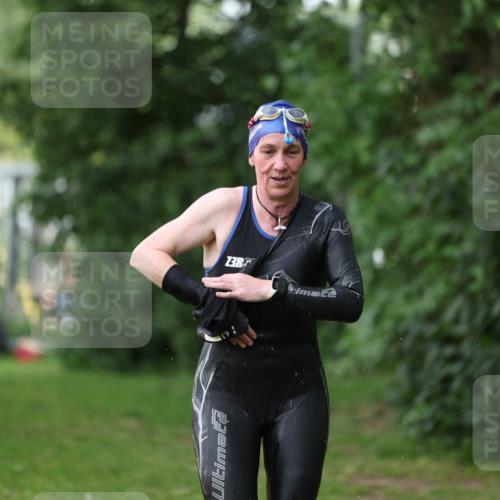15.06.2025 - 7 Türme Triathlon Michael Strokosch http://msf.ph/oto/7929161 15.06.2025 09:29:16 Schwimmen 154, 155 meine-sportfotos.de