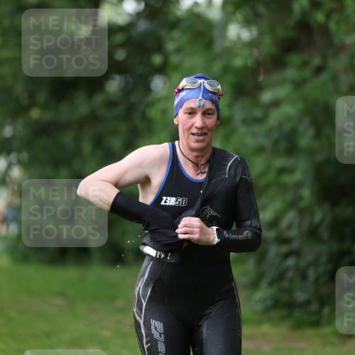 15.06.2025 - 7 Türme Triathlon Michael Strokosch http://msf.ph/oto/7929162 15.06.2025 09:29:17 Schwimmen 154, 155 meine-sportfotos.de