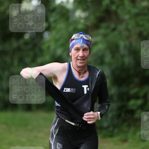 15.06.2025 - 7 Türme Triathlon Michael Strokosch http://msf.ph/oto/7929163 15.06.2025 09:29:17 Schwimmen 154, 155 meine-sportfotos.de