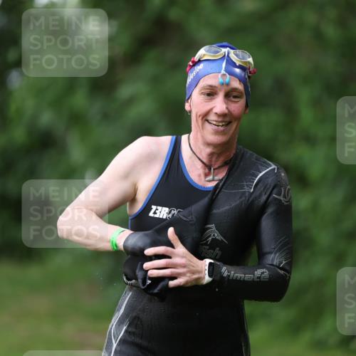 15.06.2025 - 7 Türme Triathlon Michael Strokosch http://msf.ph/oto/7929165 15.06.2025 09:29:18 Schwimmen 154, 155 meine-sportfotos.de