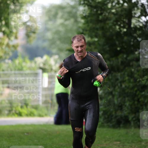15.06.2025 - 7 Türme Triathlon Michael Strokosch http://msf.ph/oto/7929190 15.06.2025 09:30:50 Schwimmen 21, 22, 23, 24, 25, 156 meine-sportfotos.de