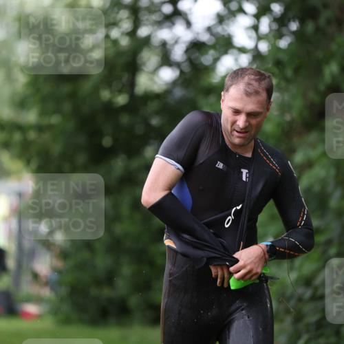 15.06.2025 - 7 Türme Triathlon Michael Strokosch http://msf.ph/oto/7929197 15.06.2025 09:30:51 Schwimmen 21, 22, 23, 24, 25, 156 meine-sportfotos.de