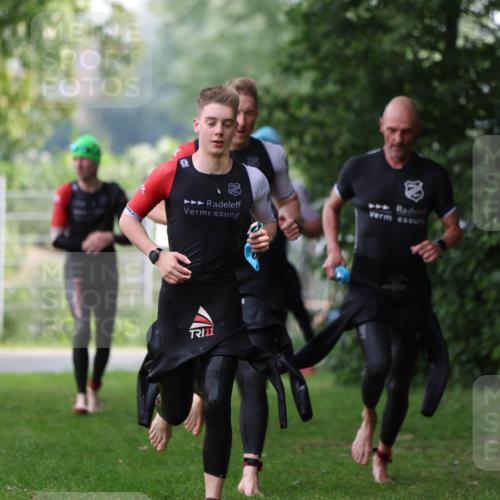 15.06.2025 - 7 Türme Triathlon Michael Strokosch http://msf.ph/oto/7929205 15.06.2025 09:30:58 Schwimmen 21, 22, 23, 24, 25, 156 meine-sportfotos.de