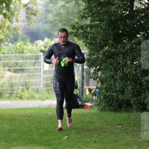 15.06.2025 - 7 Türme Triathlon Michael Strokosch http://msf.ph/oto/7929345 15.06.2025 09:35:04 Schwimmen 125 meine-sportfotos.de